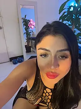 Snapshot of lucianaroy chatting on November 2025 01:10:01 AM lucianaroy online show from November 2025 01:10:01 AM