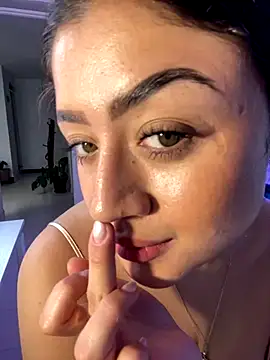 lucianaroy online show from September 2025 12:03:01 PM