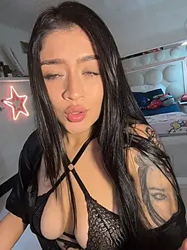 lucianaroy online show from February 2026 10:28:02 PM