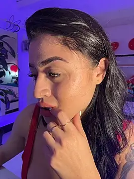 lucianaroy online show from February 2026 07:13:01 PM