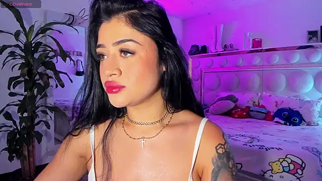 lucianaroy online show from June 2026 12:00:02 PM