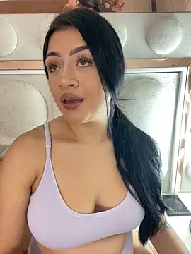 lucianaroy online show from February 2025 09:44:02 PM