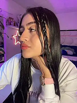 lucianaroy online show from February 2026 10:32:01 PM