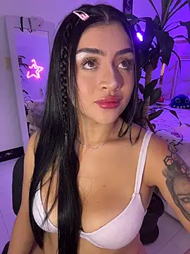 Snapshot of lucianaroy chatting on November 2025 04:49:02 AM lucianaroy online show from November 2025 04:49:02 AM