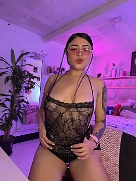 lucianaroy online show from May 2026 02:59:01 AM