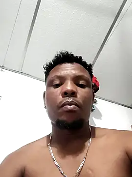 hugo3918  online show from November 2025 11:19:02 PM