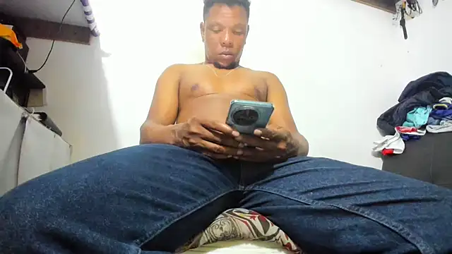 hugo3918  online show from November 2025 02:39:02 PM