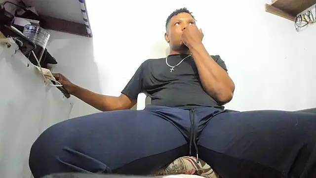 hugo3918  online show from February 2026 12:56:02 AM