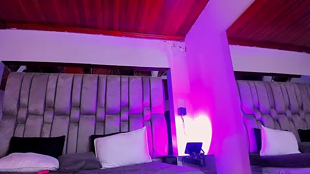 NikkySmiith online show from April 2026 11:35:01 AM