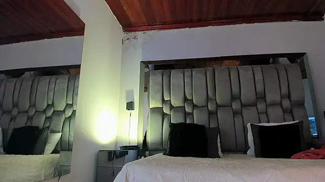 NikkySmiith online show from March 2026 11:27:01 AM