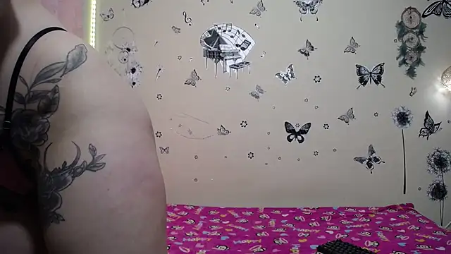 Nicolle-sky online show from November 2025 05:16:02 PM