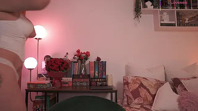 Snapshot of EmilyxRose_- chatting on November 2025 06:19:02 PM EmilyxRose - online show from November 2025 06:19:02 PM