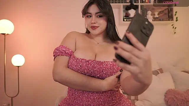 Snapshot of EmilyxRose_- chatting on January 2025 06:32:02 PM EmilyxRose - online show from January 2025 06:32:02 PM