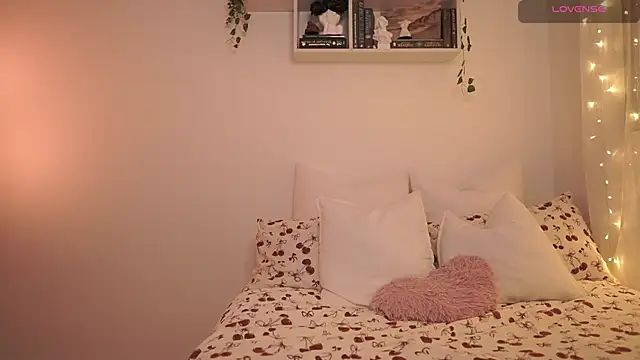 Snapshot of EmilyxRose_- chatting on February 2025 10:49:02 PM EmilyxRose - online show from February 2025 10:49:02 PM