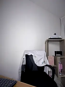 MarianaBenz online show from December 2025 12:00:01 AM