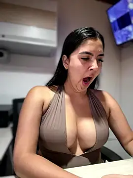 MarianaBenz online show from January 2026 11:31:01 PM