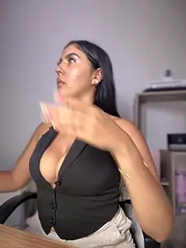 MarianaBenz online show from December 2025 12:33:02 AM