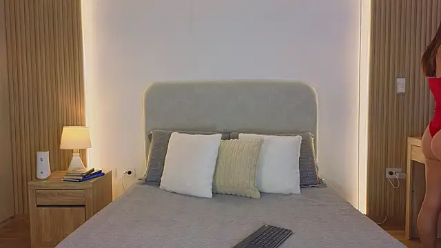 KristennBlue online show from April 2026 05:30:01 PM