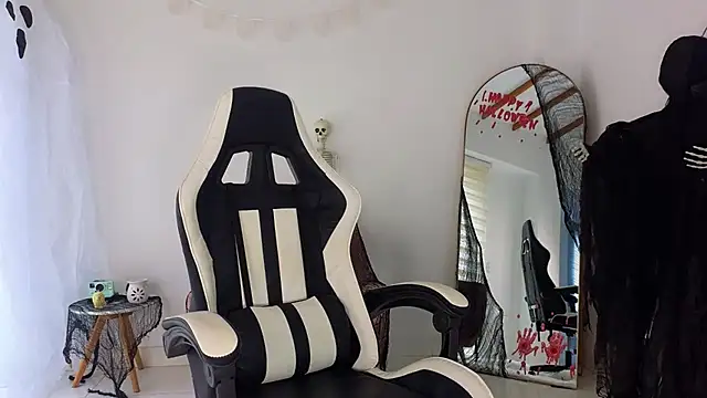 KristennBlue online show from October 2025 04:16:01 PM