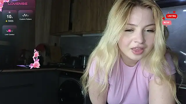 shy blondiee online show from April 2026 09:10:02 PM