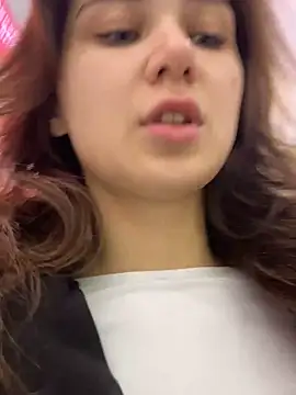 QuitieLia online show from December 2025 09:37:02 AM