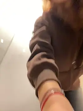 QuitieLia online show from February 2026 01:21:02 PM