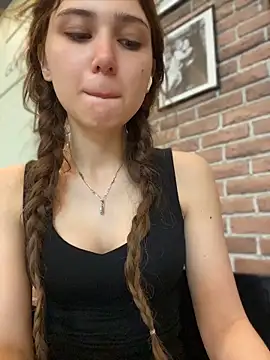 QuitieLia online show from May 2026 07:49:02 AM