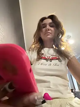 QuitieLia online show from November 2025 08:17:01 AM