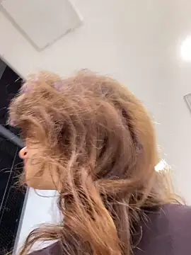 QuitieLia online show from November 2025 02:21:02 PM