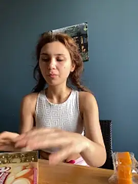 QuitieLia online show from May 2026 07:25:01 AM