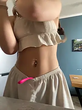 QuitieLia online show from May 2026 07:17:01 AM
