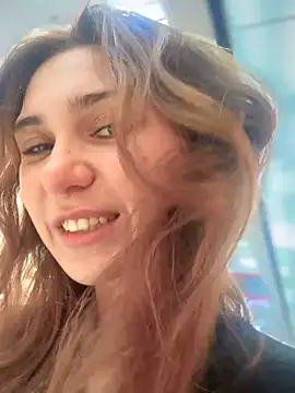 QuitieLia online show from September 2025 08:30:01 AM