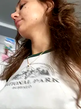 QuitieLia online show from October 2025 08:24:02 AM