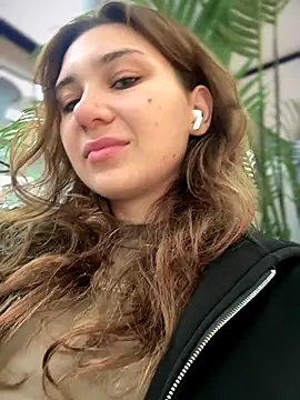 QuitieLia online show from September 2025 08:21:01 AM