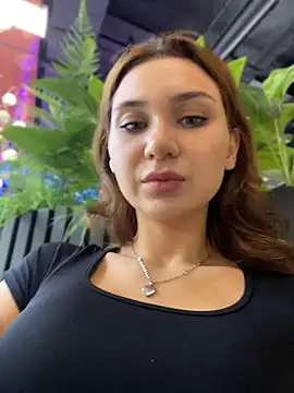 QuitieLia online show from April 2026 08:06:01 AM