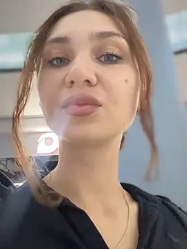 QuitieLia online show from September 2025 09:03:02 AM