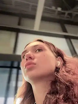 QuitieLia online show from September 2025 09:08:02 AM