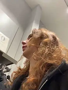 QuitieLia online show from November 2025 09:14:01 AM