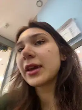 QuitieLia online show from January 2025 08:24:01 AM