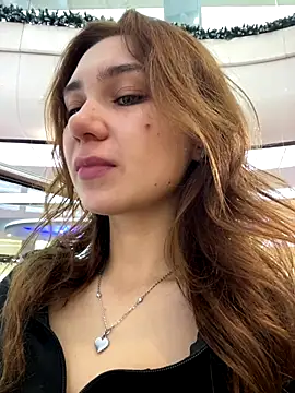 QuitieLia online show from November 2025 08:37:01 AM