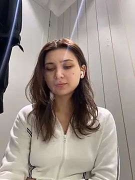 QuitieLia online show from January 2025 08:13:01 AM