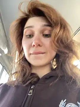 QuitieLia online show from March 2026 01:06:01 PM