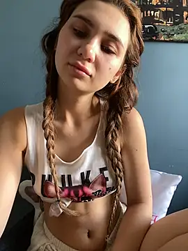 Snapshot of QuitieLia chatting on June 2026 07:18:02 AM QuitieLia online show from June 2026 07:18:02 AM