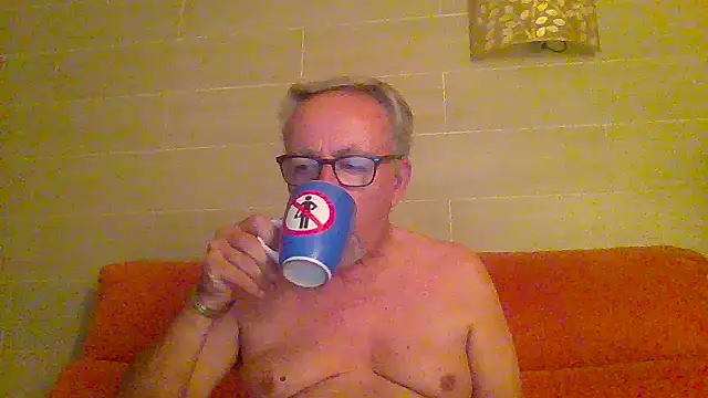 Snapshot of tuggy59 chatting on June 2026 04:43:01 AM tuggy59 online show from June 2026 04:43:01 AM