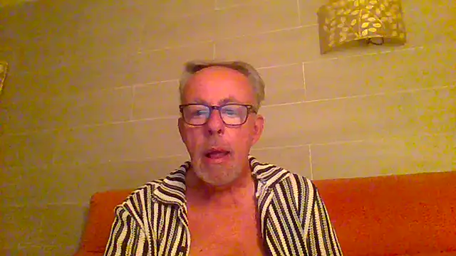 Snapshot of tuggy59 chatting on July 2026 04:13:01 AM tuggy59 online show from July 2026 04:13:01 AM
