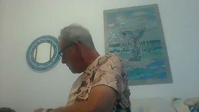 Snapshot of tuggy59 chatting on September 2025 04:40:01 AM tuggy59 online show from September 2025 04:40:01 AM