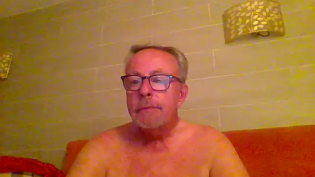 Snapshot of tuggy59 chatting on June 2026 03:48:02 AM tuggy59 online show from June 2026 03:48:02 AM