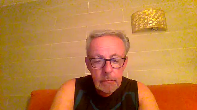 Snapshot of tuggy59 chatting on June 2026 04:19:01 AM tuggy59 online show from June 2026 04:19:01 AM