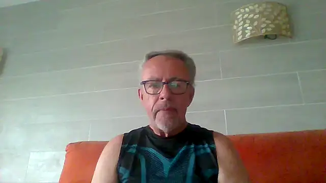 Snapshot of tuggy59 chatting on June 2026 05:41:02 AM tuggy59 online show from June 2026 05:41:02 AM