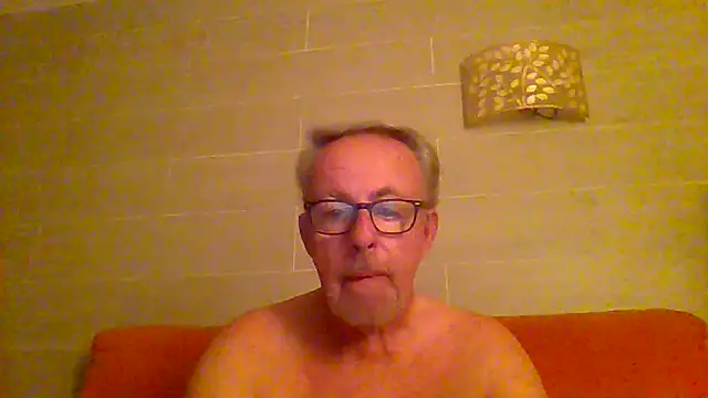 Snapshot of tuggy59 chatting on July 2026 03:18:02 AM tuggy59 online show from July 2026 03:18:02 AM